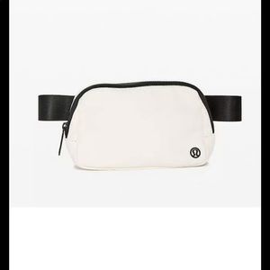 Lululemon everywhere belt